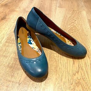 Cobb Hill by New Balance green leather ballet flats